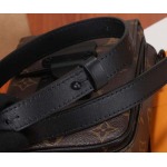 2025年6月26日入荷Louis Vuitton バッグ S-Lock Vertical Wearable Monogram Macassar S-lock :M81522:12CMx19CMx7CM 高品質人気の新作/誕生日プレゼント/