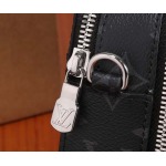 2025年6月26日入荷Louis Vuitton バッグAlpha Wearable Monogram Eclipse :M81260:18.5CMx11CMx6.5CM 高品質人気の新作/誕生日プレゼント/SQ工場