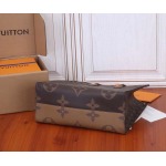 2025年6月26日入荷Louis Vuitton バッグOnthego Monogram Giant Monogram Reverse  :M44576:41CMx34CMx19CM 高品質人気の新作/誕生日プレゼント/SQ工場