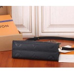 2025年6月26日Louis Vuitton バッグ Monogram Empreinte  East West Giant Monogram :M23640:25CMx13CMx10CM 高品質人気の新作/誕生日プレゼント/SQ工場