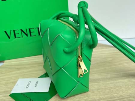 2025年7月7日入荷新作 Bottega Veneta  701915 Cassette  14x14x7  極品/正規品同様/人気/革/バッグ/AJ工場