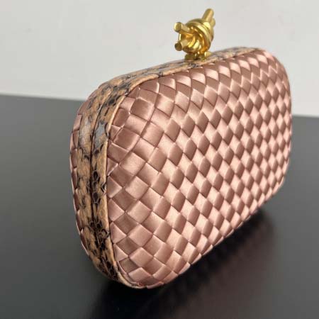 2025年7月7日入荷新作 Bottega Veneta Knot  717622  knot Logo  20x12x5.5 極品/正規品同様/人気/革/バッグ/AJ工場