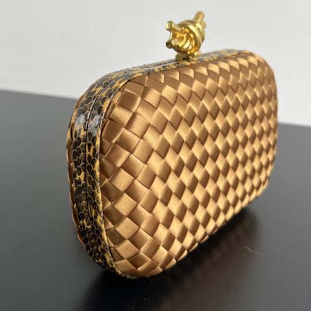 2025年7月7日入荷新作 Bottega Veneta Knot  717622  knot Logo  20x12x5.5 極品/正規品同様/人気/革/バッグ/AJ工場