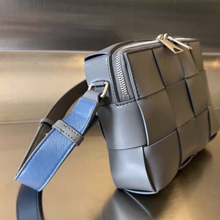 2025年7月7日入荷新作 730027  Bottega Veneta  20x15x5   極品/正規品同様/人気/革/バッグ/AJ工場