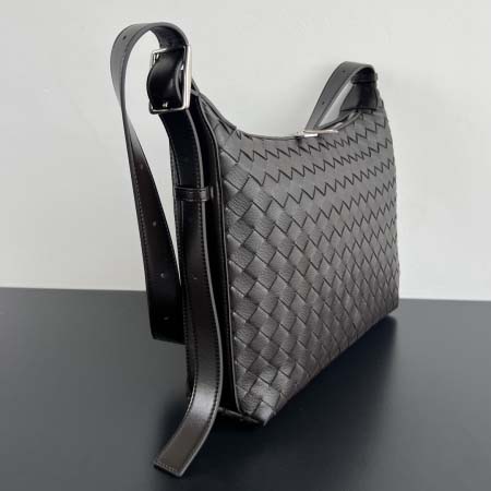 2025年7月7日入荷新作 Bottega Veneta新作 Traveller  815748     SIZE:35x29.5x8.5  極品/正規品同様/人気/革/バッグ/AJ工場