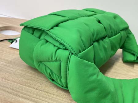 2025年7月9日入荷新作#Bottega Veneta628951  Cassette  S30x15cm  極品/正規品同様/人気/革/バッグ/AJ工場