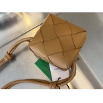 2025年7月7日入荷新作 Bottega Veneta  701915 Cassette  14x14x7  極品/正規品同様/人気/革/バッグ/AJ工場