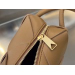 2025年7月7日入荷新作 Bottega Veneta  701915 Cassette  14x14x7  極品/正規品同様/人気/革/バッグ/AJ工場