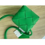 2025年7月7日入荷新作 Bottega Veneta  701915 Cassette  14x14x7  極品/正規品同様/人気/革/バッグ/AJ工場