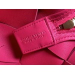 2025年7月7日入荷新作 Bottega Veneta  701915 Cassette  14x14x7  極品/正規品同様/人気/革/バッグ/AJ工場