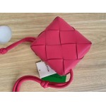 2025年7月7日入荷新作 Bottega Veneta  701915 Cassette  14x14x7  極品/正規品同様/人気/革/バッグ/AJ工場