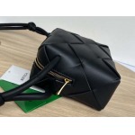 2025年7月7日入荷新作 Bottega Veneta  701915 Cassette  14x14x7  極品/正規品同様/人気/革/バッグ/AJ工場