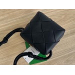 2025年7月7日入荷新作 Bottega Veneta  701915 Cassette  14x14x7  極品/正規品同様/人気/革/バッグ/AJ工場