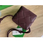 2025年7月7日入荷新作 Bottega Veneta  701915 Cassette  14x14x7  極品/正規品同様/人気/革/バッグ/AJ工場