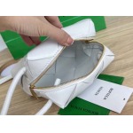 2025年7月7日入荷新作 Bottega Veneta  701915 Cassette  14x14x7  極品/正規品同様/人気/革/バッグ/AJ工場