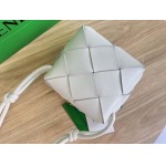 2025年7月7日入荷新作 Bottega Veneta  701915 Cassette  14x14x7  極品/正規品同様/人気/革/バッグ/AJ工場