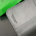 2025年7月7日入荷新作  Bottega Veneta 817398   13.3x9.5 極品/正規品同様/人気/革/バッグ/AJ工場