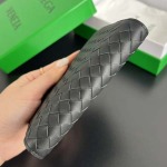 2025年7月7日入荷新作  Bottega Veneta 817398   13.3x9.5 極品/正規品同様/人気/革/バッグ/AJ工場