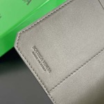 2025年7月7日入荷新作  Bottega Veneta 817398   13.3x9.5 極品/正規品同様/人気/革/バッグ/AJ工場