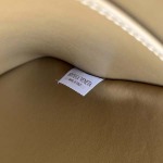 2025年7月7日入荷新作  Bottega Veneta 607479   intreccio  33x24.5x2  極品/正規品同様/人気/革/バッグ/AJ工場