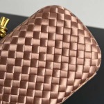 2025年7月7日入荷新作 Bottega Veneta Knot  717622  knot Logo  20x12x5.5 極品/正規品同様/人気/革/バッグ/AJ工場