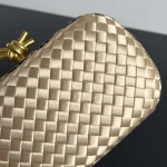 2025年7月7日入荷新作 Bottega Veneta Knot  717622  knot Logo  20x12x5.5 極品/正規品同様/人気/革/バッグ/AJ工場