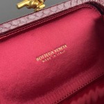 2025年7月7日入荷新作 Bottega Veneta Knot  717622  knot Logo  20x12x5.5 極品/正規品同様/人気/革/バッグ/AJ工場