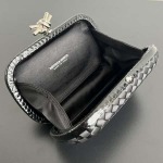 2025年7月7日入荷新作 Bottega Veneta Knot  717622  knot Logo  20x12x5.5 極品/正規品同様/人気/革/バッグ/AJ工場