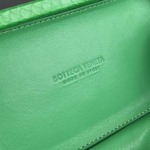 2025年7月7日入荷新作 Bottega Veneta Knot  717622  knot  20x12x5.5  極品/正規品同様/人気/革/バッグ/AJ工場