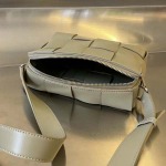 2025年7月7日入荷新作  730027  Bottega Veneta  20x15x5   極品/正規品同様/人気/革/バッグ/AJ工場