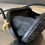 2025年7月7日入荷新作  Bottega Veneta Knot 717623  knotLogo  20x12x5.5   極品/正規品同様/人気/革/バッグ/AJ工場