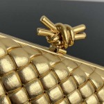 2025年7月7日入荷新作  Bottega Veneta Knot 717622  knotLogo  20x12x5.5   極品/正規品同様/人気/革/バッグ/AJ工場