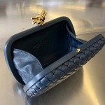 2025年7月7日入荷新作  Bottega Veneta Knot 717622  knotLogo  20x12x5.5   極品/正規品同様/人気/革/バッグ/AJ工場