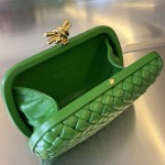 2025年7月7日入荷新作  Bottega Veneta Knot 717622  knotLogo  20x12x5.5   極品/正規品同様/人気/革/バッグ/AJ工場