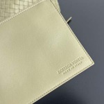 2025年7月7日入荷新作 Bottega Veneta 新作 小号Ciao Ciao  835835     SIZE:26x19x10.5 極品/正規品同様/人気/革/バッグ/AJ工場