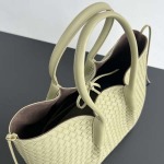 2025年7月7日入荷新作 Bottega Veneta 新作 小号Ciao Ciao  835835     SIZE:26x19x10.5 極品/正規品同様/人気/革/バッグ/AJ工場