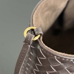 2025年7月7日入荷新作Bv  807068     SIZE:  8.2*  7.2* * 3極品/正規品同様/人気/革/バッグ/AJ工場