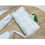 2025年7月8日入荷新作#Bottega Veneta #628951  Cassette  S30x15cm   極品/正規品同様/人気/革/バッグ/AJ工場