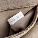 2025年7月9日入荷新作#Bottega Veneta Ciao Ciao 817231 Ciao Ciao Silky Calf. Ciao Ciao  34x26x15  極品/正規品同様/人気/革/バッグ/AJ工場