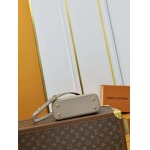 2025年7月10日入荷新作M23943 CAPUCINES  CapucinesMonogram LVTaurillon  21 x14x8極品/正規品同様/人気/革/バッグルイヴィトン/CX工場