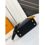 2025年7月10日入荷新作M23951Capucines mini   TaurillonLV 21 x 14 x 8極品/正規品同様/人気/革/バッグルイヴィトン/CX工場