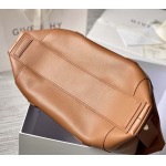 2025年7月10日入荷新作GANTIGONA LOCK SOFT 4G LOGO   size44*34*7極品/正規品同様/人気/革/バッグジバンシー/CX工場