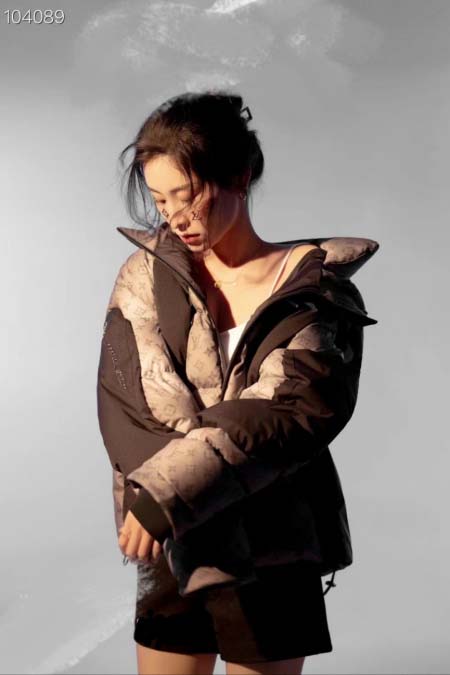 2025年7月18日入荷新作Louis Vuittonダウン...