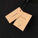 2025年7月28日入荷新作 MIU MIUtシャツ高品質人気商品/DW工場