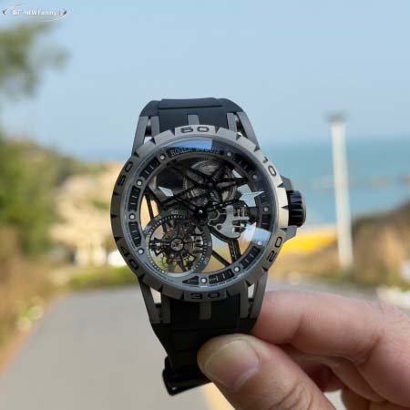 2025年8月4日入荷新作Roger Dubuis腕時計極上の品質人気商品 /GTR工場