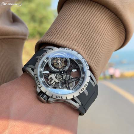 2025年8月4日入荷新作Roger Dubuis腕時計極上の品質人気商品 /GTR工場