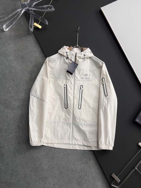 2025年8月29日入荷 新作ARCTERYXジャケット高級...