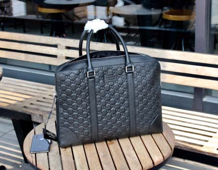 2025年9月5日入荷新作Gucci  /人気/本革/バッグ 人気 おすすめ 父の日 誕生日/ギフト プレゼント 結婚式男友達の誕生日プレゼント