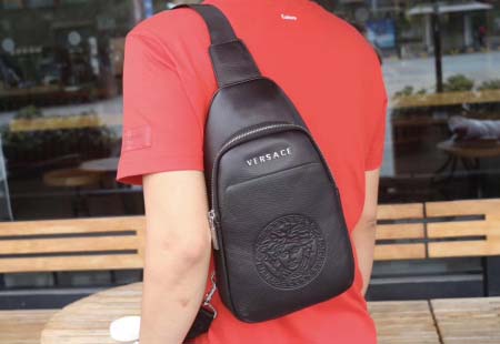 2025年9月5日入荷新作Versace/人気/本革/バッグ 人気 おすすめ 父の日 誕生日/ギフト プレゼント 結婚式男友達の誕生日プレゼント