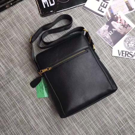 2025年9月5日入荷新作Prada/人気/本革/バッグ 人気 おすすめ 父の日 誕生日/ギフト プレゼント 結婚式男友達の誕生日プレゼント